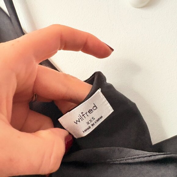 Aritzia Wilfred Sestina Ruched Satin Slip Dress Black Size XXS - Picture 5 of 6